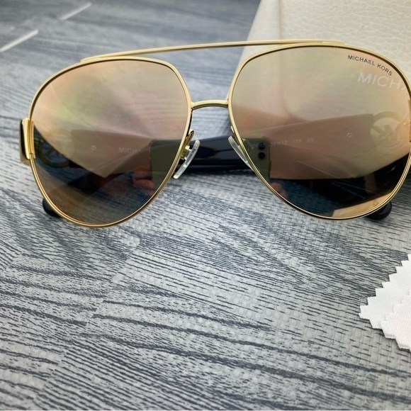 Michael Kors “Tabitha II” Aviator Yellow Tint Gold Frame - Picture 1 of 12